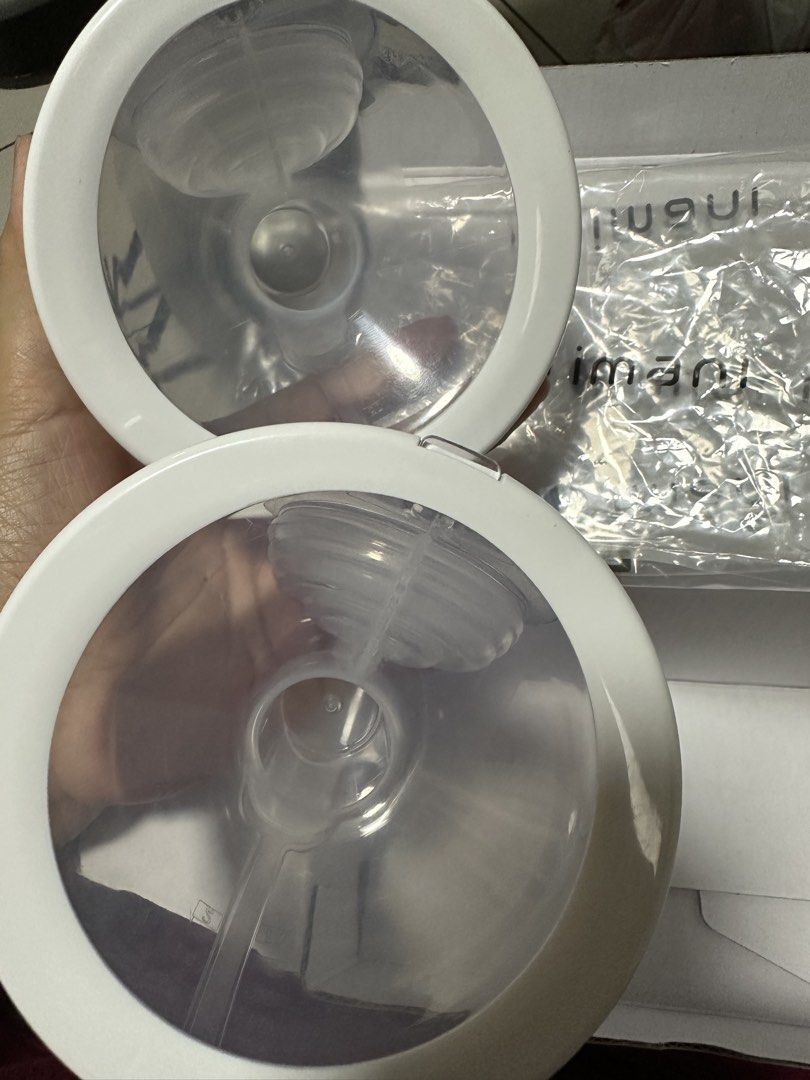 imani i2pro cups (Category: Breastfeeding & Bottle Feeding) located in Manila. Submitted by mommyof6 (Listing ID 1437997462, Image 2). Description: inclusions as posted issue: my chip off dun sa part ng encircled has no effect on the suction since sa labas lang sya reason for selling: weaning na last price posted selling low po so pls level your expectations.