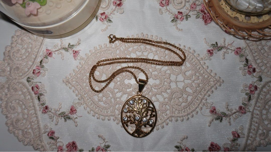 Gold Round Money/Prosperity Tree Necklace (Category: Necklaces) located in Calamba. Submitted by declutter.rebski (Listing ID 1438084001, Image 3). Description: Gold Round Money/Prosperity Tree Necklace ₱299 ⤿ high quality, non-tarnish stainless steel jewelry ⤿ hypoallergenic + does not fade over time ⤿ all items are brand new — not preloved & never used! ⤿ each piece comes with its own jewelry case / clear organizer ⤿ onhand and ready to ship ⤿ 