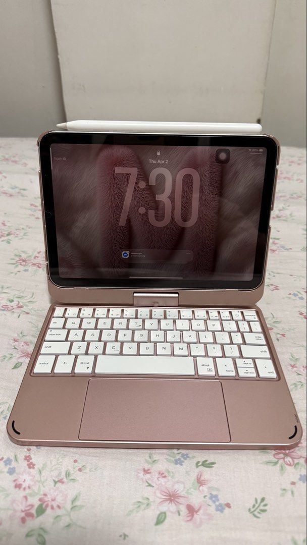 iPad Mini 6/7 Pink Keyboard (Category: Computer Keyboard) located in Caloocan City. Submitted by .manel. (Listing ID 1437977639, Image 1). Description: originally 3k, turn ipad mini into macbook not negotiable. dont pm if only negotiating, replying to sure buyer only for apple ipad mini .