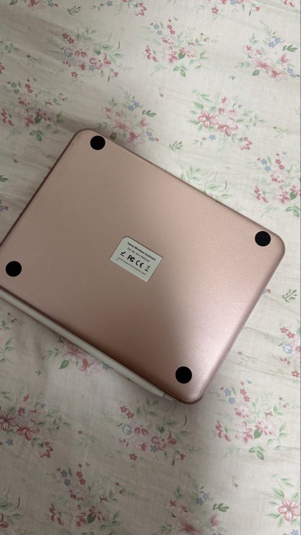 iPad Mini 6/7 Pink Keyboard (Category: Computer Keyboard) located in Caloocan City. Submitted by .manel. (Listing ID 1437977639, Image 3). Description: originally 3k, turn ipad mini into macbook not negotiable. dont pm if only negotiating, replying to sure buyer only for apple ipad mini .