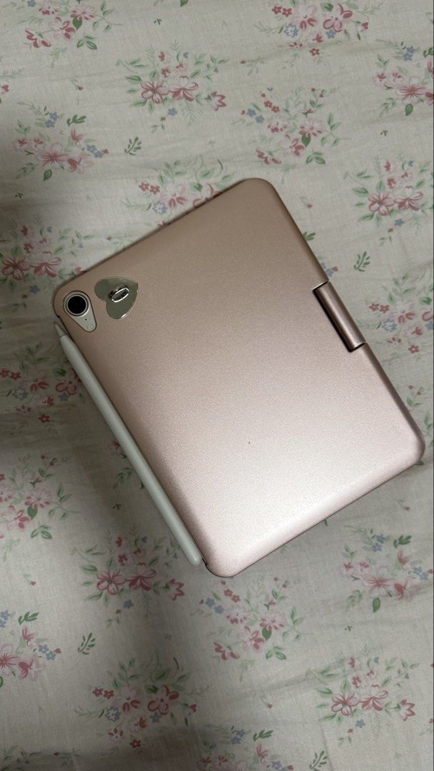 iPad Mini 6/7 Pink Keyboard (Category: Computer Keyboard) located in Caloocan City. Submitted by .manel. (Listing ID 1437977639, Image 2). Description: originally 3k, turn ipad mini into macbook not negotiable. dont pm if only negotiating, replying to sure buyer only for apple ipad mini .