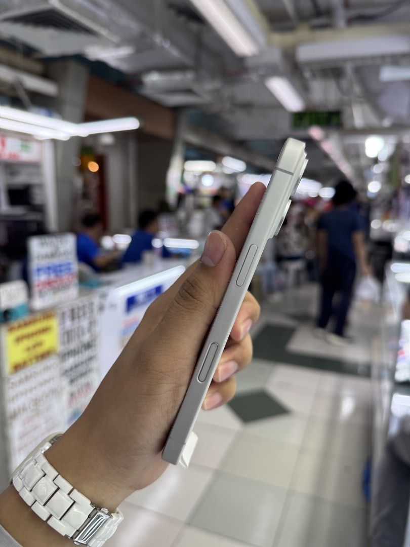 iPhone 17 256GB SMARTLOCK No Issue Secondhand (Category: iPhone 17 Series) located in Pasig City. Submitted by FarAndRayShop (Listing ID 1438093091, Image 3). Description: OPEN FOR SWAP/SELLING/BUYING (RFS: Buy and Sell) Price: 44,499 iPhone 17 256GB •SMARTLOCK •NO HIDDEN ISSUES •TEST TO SAWA •Authentic Phone Physical store in Greenhills Shopping Center XD-07 Stall Number Look For Rayray Or Anika NO CASH INSTALLMENT We are open also for : *CREDIT