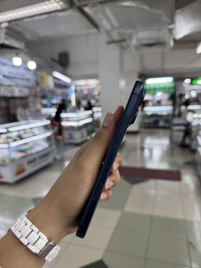 iPhone 17 Pro 512GB SMARTLOCK No Issue Secondhand (Category: iPhone 17 Series) located in Pasig City. Submitted by FarAndRayShop (Listing ID 1438091758, Image 3). Description: OPEN FOR SWAP/SELLING/BUYING (RFS: Buy and Sell) Price: 72,499 iPhone 17 Pro Max 512GB •Smartlock •NO HIDDEN ISSUES •TEST TO SAWA •Authentic Phone Physical store in Greenhills Shopping Center XD-07 Stall Number Look For Rayray Or Anika NO CASH INSTALLMENT We are open also f