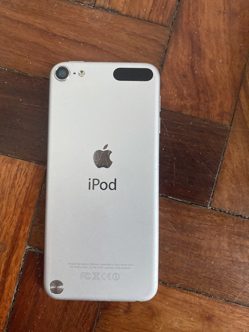 iPod Touch 5th Gen (64 GB) (Category: Others) located in Manila. Submitted by clintjosep37356 (Listing ID 1437956948, Image 2). Description: iPod Touch 5th Gen 64 GB Issue: Crack Screen and would often to mess around the UI Itself, Battery Minsan madali mag lowbat at sira ng front camera So e replace mo nalang Use it for iPod Project use LAST PRICE: 1170 Bawal Nego na yan Final Price na yan .