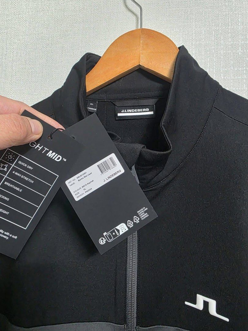 j.lindeberg Banks Midlayer (XL&2XL) (Category: Coats, Jackets and Outerwear) located in Santa Rosa. Submitted by omnicronzxc (Listing ID 1438105692, Image 2). Description: ✅️₱ 6,500 each add shipping JNT PO 📍Slim Fit ✅️Size: XL Width: 21.5 Length: 27.5 ✅️Size: XXL Width: 22.5 Length: 28.5 COLOR: Asplhalt #stock번호2837 Disclaimer : We are not affiliated or associated with any of the brands featured. All copyright and trademarks reserved to the ori
