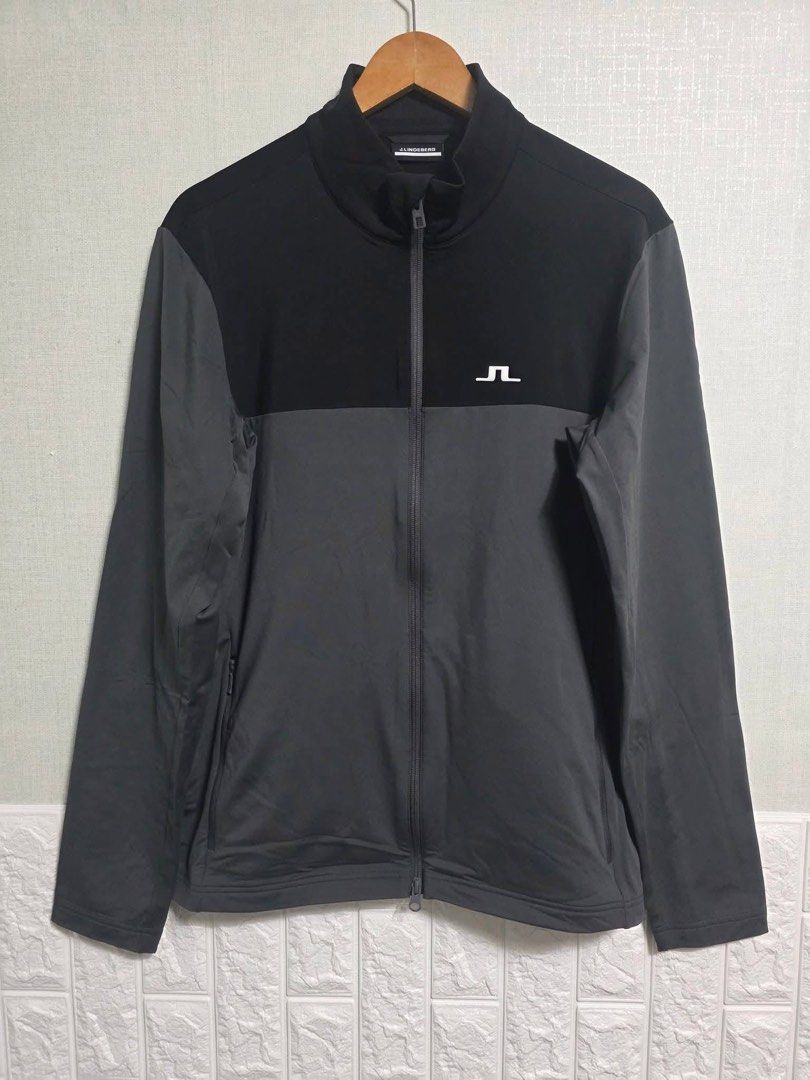 j.lindeberg Banks Midlayer (XL&2XL) (Category: Coats, Jackets and Outerwear) located in Santa Rosa. Submitted by omnicronzxc (Listing ID 1438105692, Image 1). Description: ✅️₱ 6,500 each add shipping JNT PO 📍Slim Fit ✅️Size: XL Width: 21.5 Length: 27.5 ✅️Size: XXL Width: 22.5 Length: 28.5 COLOR: Asplhalt #stock번호2837 Disclaimer : We are not affiliated or associated with any of the brands featured. All copyright and trademarks reserved to the ori