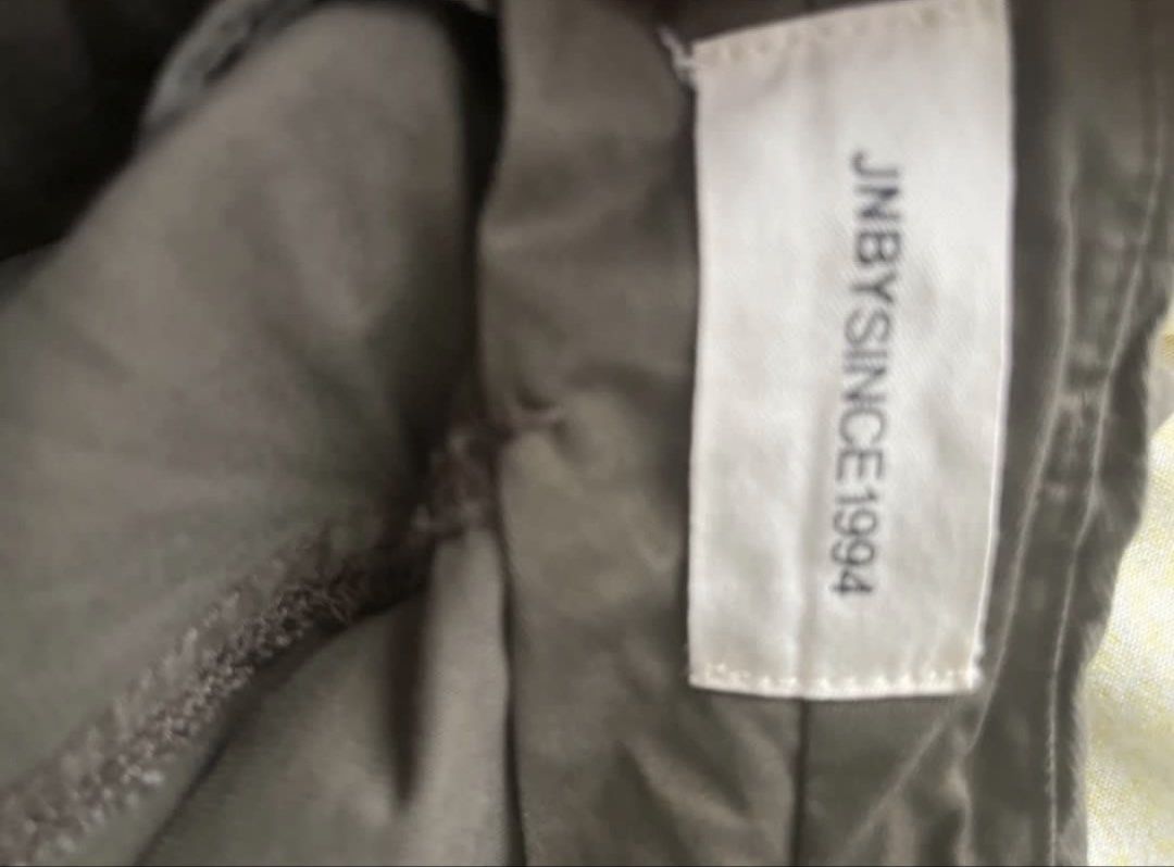 JNBY SINCE 1994 Cropped Pants (Category: Other Bottoms) located in Paranaque City. Submitted by richezlremo6165 (Listing ID 1438110085, Image 3). Description: - JNBY cropped pants - Olive green color - Relaxed fit - Button closure - Two back pockets - Lightweight material - Suitable for warmer weather - Classic and versatile design.