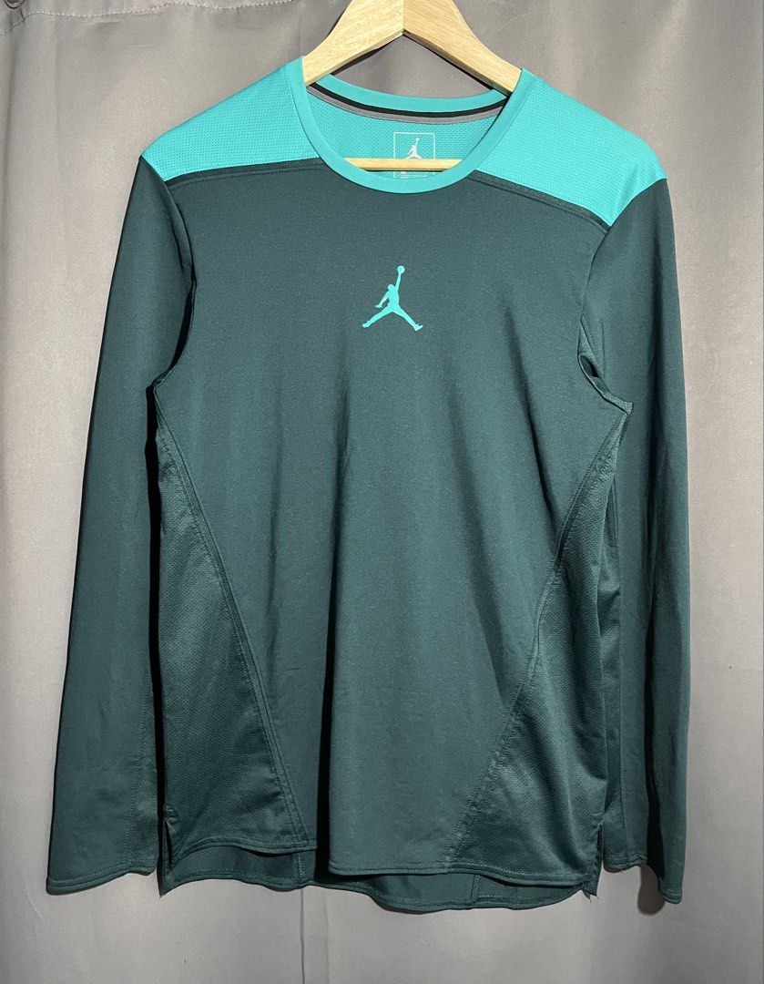 Jordan Compression Long Sleeve (Category: Activewear) located in Caloocan City. Submitted by jvn_23 (Listing ID 1438058544, Image 1). Description: Authentic/Legit💯 Excellent Condition ❗️ No issue📍 Color rate: 10/10❗️ Dimes: 28”Length 18” Width.