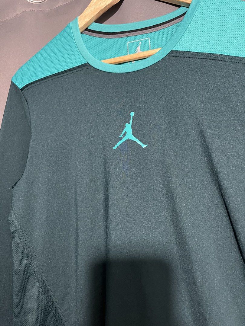 Jordan Compression Long Sleeve (Category: Activewear) located in Caloocan City. Submitted by jvn_23 (Listing ID 1438058544, Image 2). Description: Authentic/Legit💯 Excellent Condition ❗️ No issue📍 Color rate: 10/10❗️ Dimes: 28”Length 18” Width.