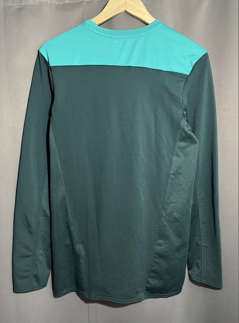 Jordan Compression Long Sleeve (Category: Activewear) located in Caloocan City. Submitted by jvn_23 (Listing ID 1438058544, Image 3). Description: Authentic/Legit💯 Excellent Condition ❗️ No issue📍 Color rate: 10/10❗️ Dimes: 28”Length 18” Width.