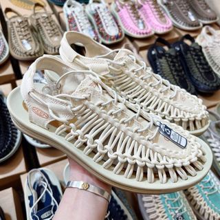 (Category: ) located in . Submitted by fashion.luxe (Listing ID 1438086282, Image 1). Description: .