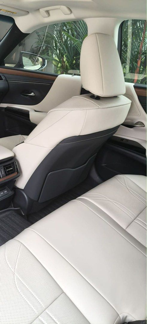 Lexus ES300h Luxury Hybrid (A) (Category: Used Cars) located in Manila. Submitted by johndavidt.laurel (Listing ID 1438054594, Image 1). Description: Slightly used 2026 ES300H Luxury Sonic Quartz on Solis White interior (special order) Mileage is 1k.