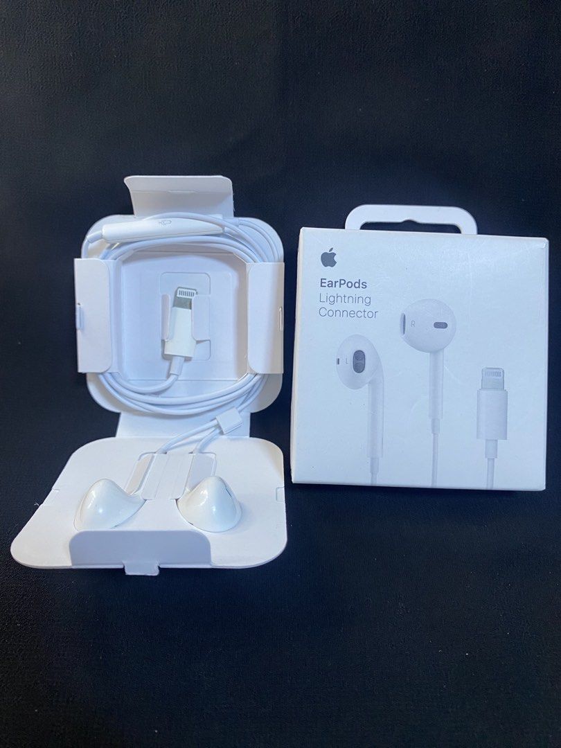 Lightning connector earphone (Category: Headphones & Headsets) located in Manila. Submitted by dimple162 (Listing ID 1438050345, Image 1). Description: .