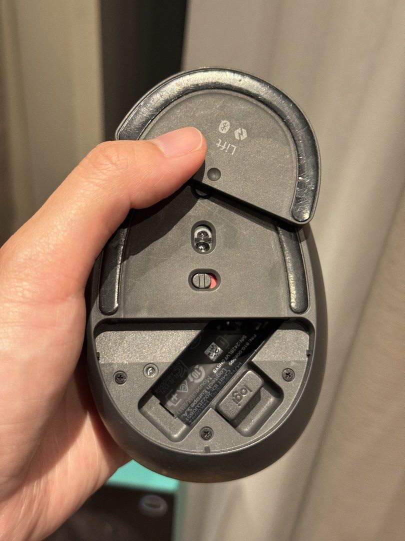 Logitech Lift Vertical Ergonomic Mouse455067991529891843