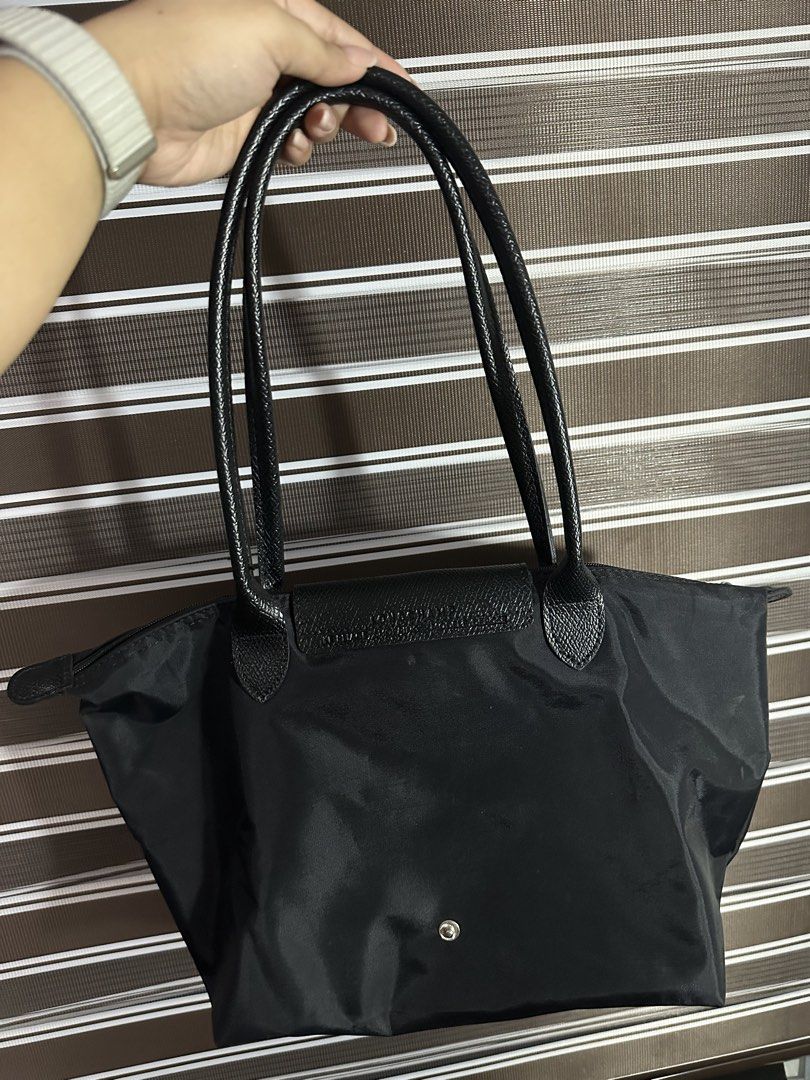 Longchamp Le Pliage Tote Bag - Black (Category: Luxury Bags & Wallets) located in Quezon City. Submitted by jigarcia__ (Listing ID 1438102464, Image 2). Description: Used once only MOP: Gcash, Maribank LOC: Cubao, QC OEM ONLY!!!.