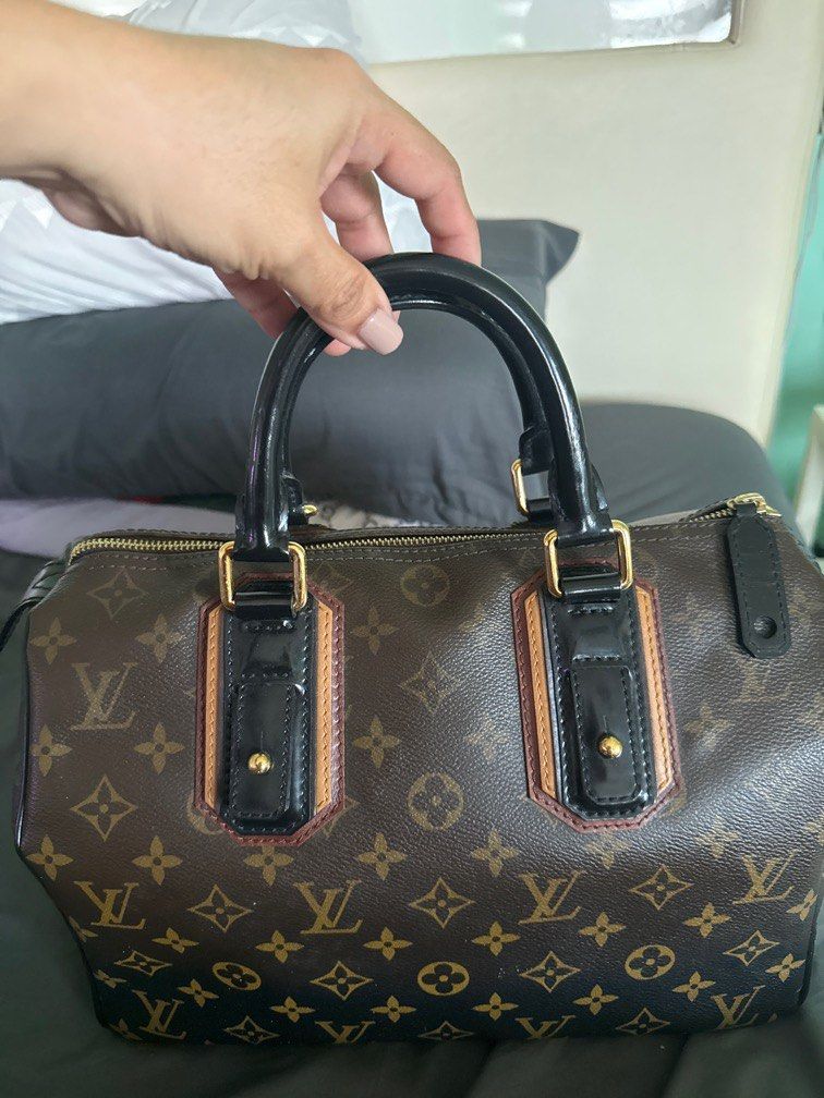 Louis Vuitton Speedy 30 Monogram Canvas rare (Category: Luxury Bags & Wallets) located in Cebu City. Submitted by 88kisses (Listing ID 1438099281, Image 2). Description: Authentic Louis Vuitton Speedy 30. Monogram canvas with black leather. Includes padlock and key. Verified authentic by Entrupy. Classic and perfect for everyday. It’s 2 toned color very rare .