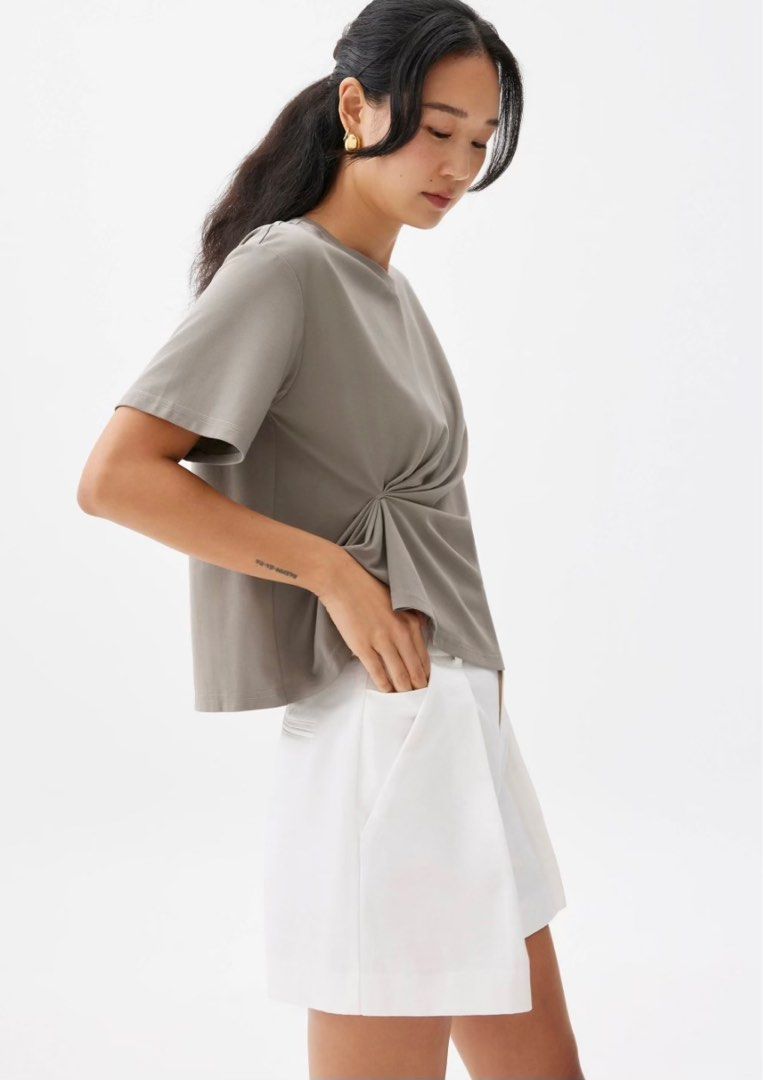 Love bonito tie front jersey tee (Category: Shirts) located in Valenzuela. Submitted by andreaaah (Listing ID 1438043913, Image 1). Description: L20 B34.
