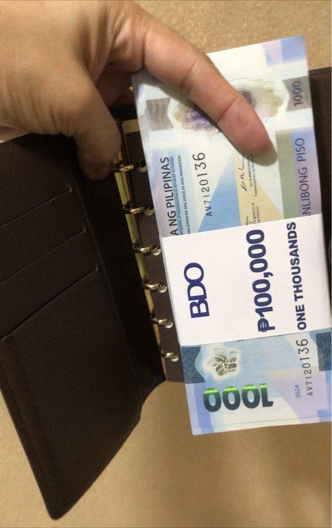 LV DAMIER LV AGENDA (Category: Luxury Bags & Wallets) located in Manila. Submitted by o_authentique (Listing ID 1390794065, Image 1). Description: 💯 % AUTHENTIC LV DAMIER AGENDA • rank A A/B • code CA1026 MOP : AUB / GCASH / PAYMAYA Shipping: J&T / GRAB / LALAMOVE DISCLAIMER: O’Authentique is not affiliated with any brands posted nor intended to infringe copyright.