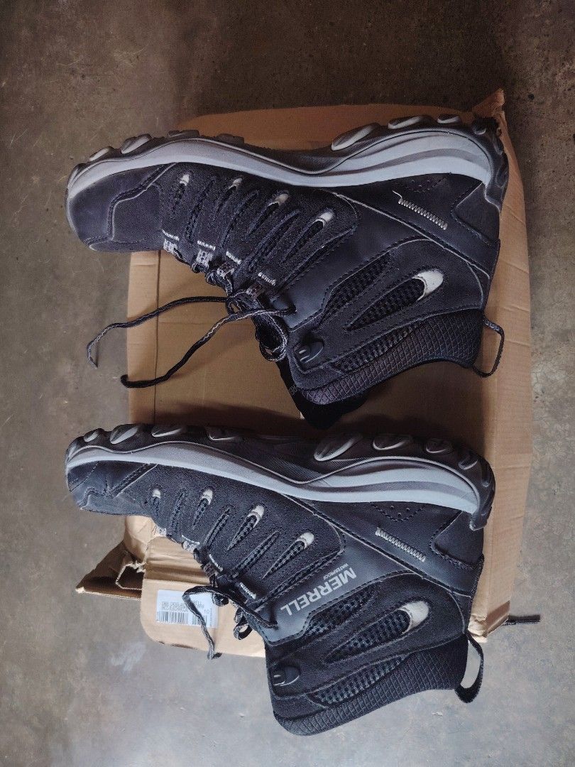 Merrell J036953 Hiking Boots - Black (Category: Sneakers) located in Caloocan City. Submitted by zealot023 (Listing ID 1437984751, Image 2). Description: - Merrell hiking boots - Color: Black - Model: J036953 - Designed for men - Features: Mesh upper, lace-up closure, gray and black soles.