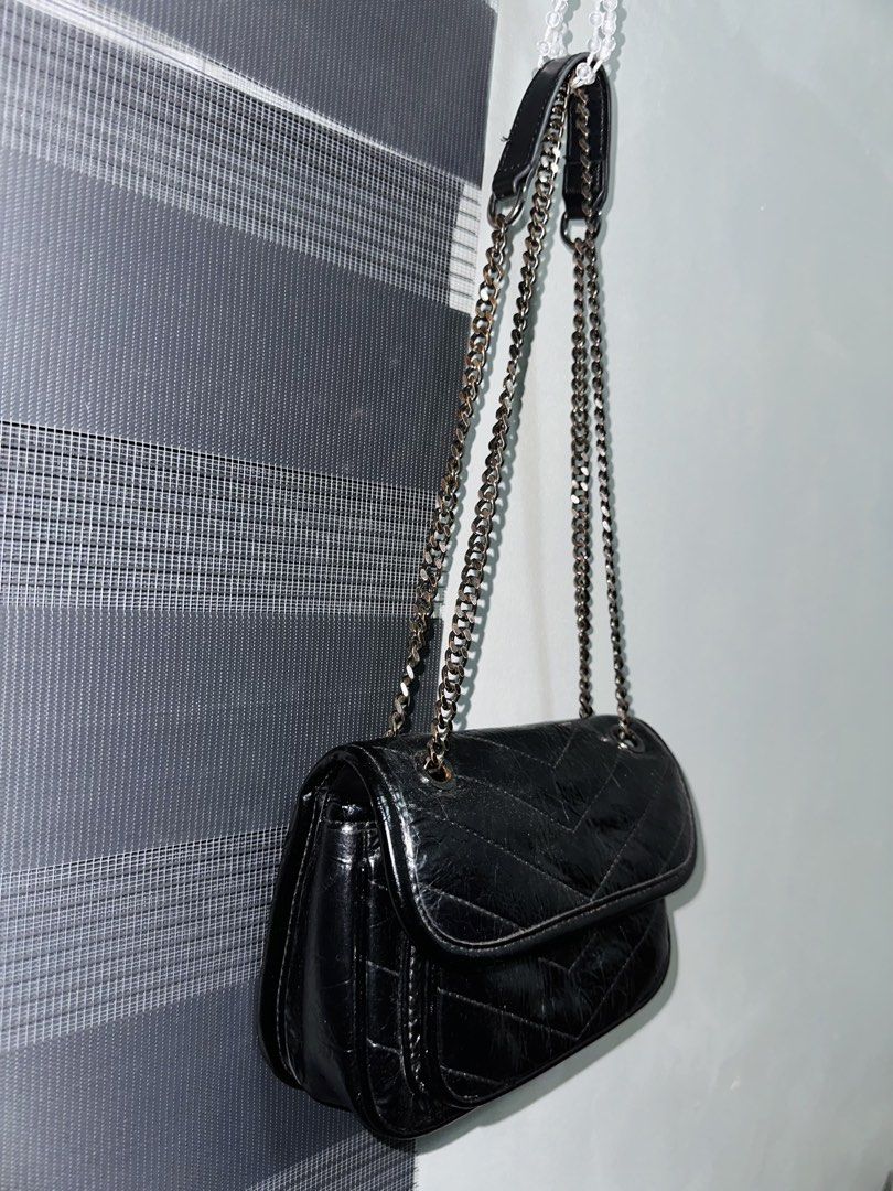 Mini Shoulder Bag (Category: Shoulder Bags) located in Arayat. Submitted by bobigrr (Listing ID 1438076978, Image 2). Description: ✨ Brand: SM Women ✨ Condition: Lightly Used ✨ Color: Black ✨ Size: Small 💰 Price: ₱480 📍 Location: Arayat, Pampanga 📦 Shipping available via [J&T/LBC/LALAMOVE] Message me for more photos and details. 😊.