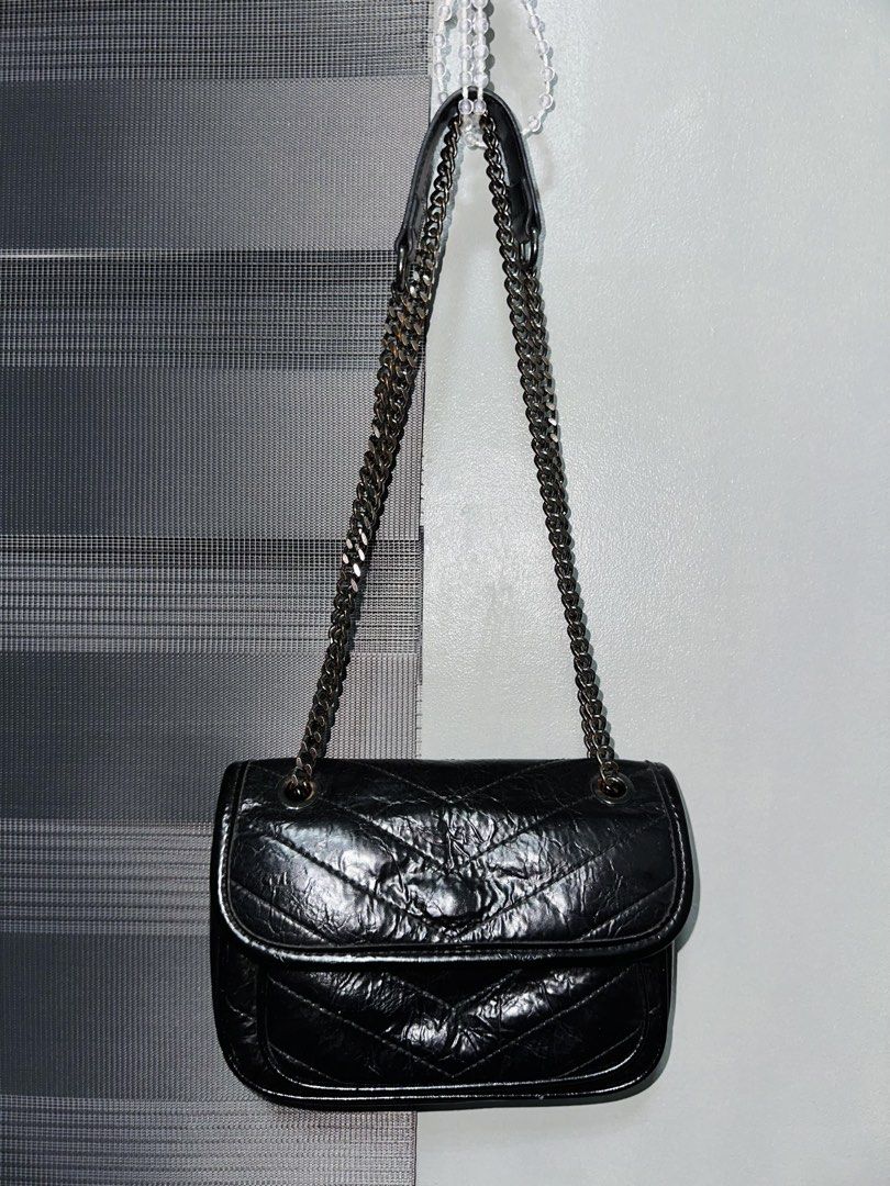 Mini Shoulder Bag (Category: Shoulder Bags) located in Arayat. Submitted by bobigrr (Listing ID 1438076978, Image 1). Description: ✨ Brand: SM Women ✨ Condition: Lightly Used ✨ Color: Black ✨ Size: Small 💰 Price: ₱480 📍 Location: Arayat, Pampanga 📦 Shipping available via [J&T/LBC/LALAMOVE] Message me for more photos and details. 😊.