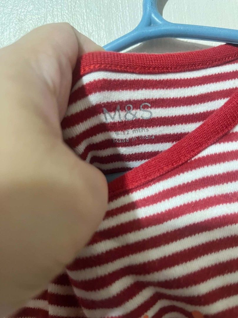 M&S marks & spencer baby sleepsuit (Category: Babies & Kids Fashion) located in Quezon City. Submitted by MA_finds014 (Listing ID 1437951437, Image 2). Description: 9 to 12M.