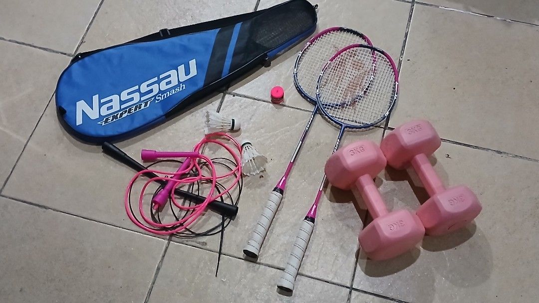 NASSAU - Badminton Racket (Category: Racket and Ball Sports) located in Cainta. Submitted by anlogabor (Listing ID 1437992296, Image 1). Description: badminton racket only.