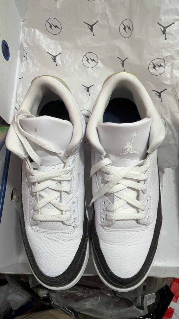 Nike Fragment Jordan 3 OG 閃電 滕原浩 us 10.5 （分類：波鞋）位於 Hong Kong。 由 kandt_1212 提交（商品編號 1438084926，圖片 2）。簡介： 90% new 不合完美主義者 後面閃電有黃 Full set 有盒有單 900。