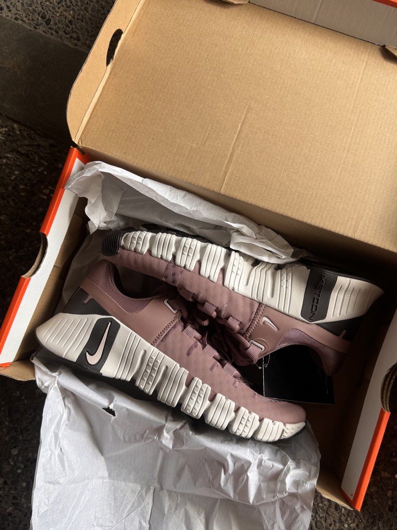 Nike Free Metcon 5 - Mauve/Violet (Category: Sneakers) located in Angeles City. Submitted by whathepao (Listing ID 1437949971, Image 1). Description: - Nike Free Metcon 5 - Color: Mauve and violet - Size: UK 4.5, EUR 38, CM 24 - Style Code: DV3950 201 - Condition: New - Sole: White and black - Includes original box and packaging.