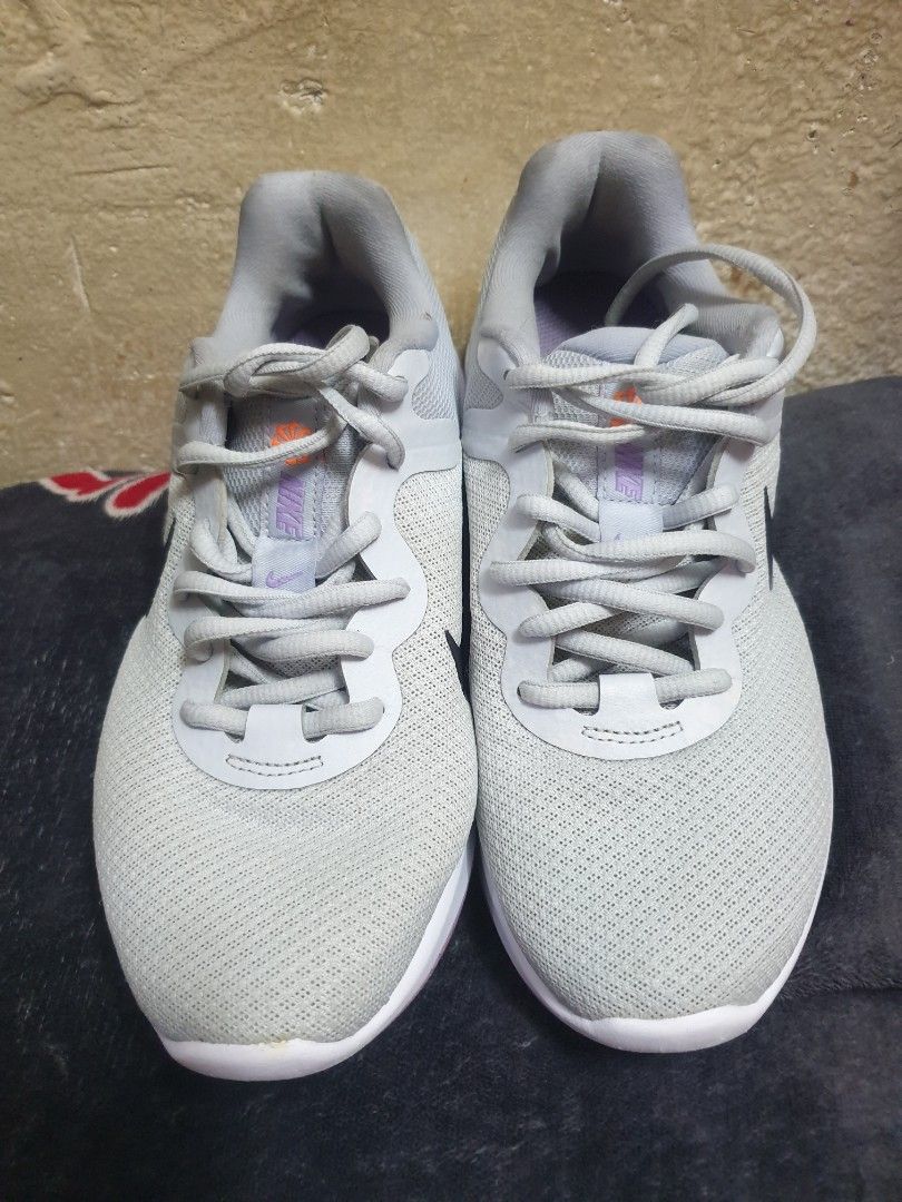 Nike Revolution 6 Gray Running Shoes (Category: Sneakers) located in Santa Maria. Submitted by anne.msb (Listing ID 1438096417, Image 1). Description: - Nike Revolution 6 running shoes - Color: Gray - Size: US 7.5, UK 5, EUR 38.5, CM 24.5 - Features: Breathable mesh upper, white sole with purple accent, black Nike swoosh rfs:declutter.