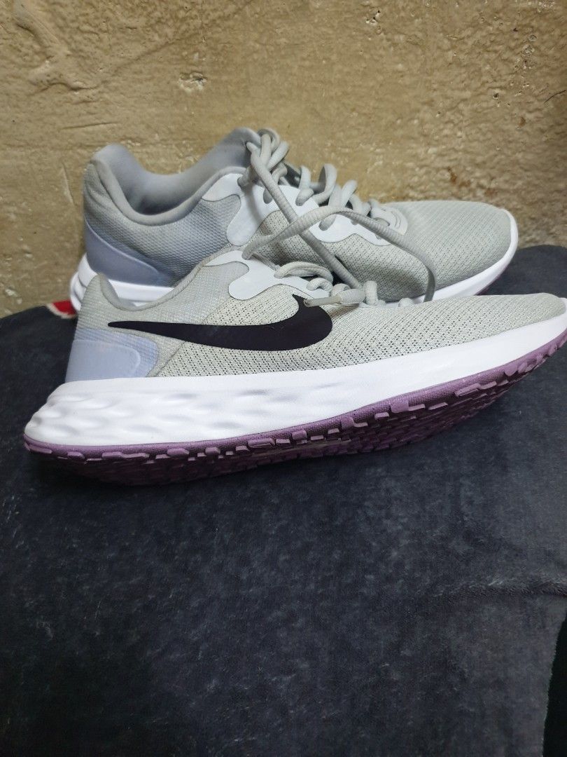 Nike Revolution 6 Gray Running Shoes (Category: Sneakers) located in Santa Maria. Submitted by anne.msb (Listing ID 1438096417, Image 3). Description: - Nike Revolution 6 running shoes - Color: Gray - Size: US 7.5, UK 5, EUR 38.5, CM 24.5 - Features: Breathable mesh upper, white sole with purple accent, black Nike swoosh rfs:declutter.