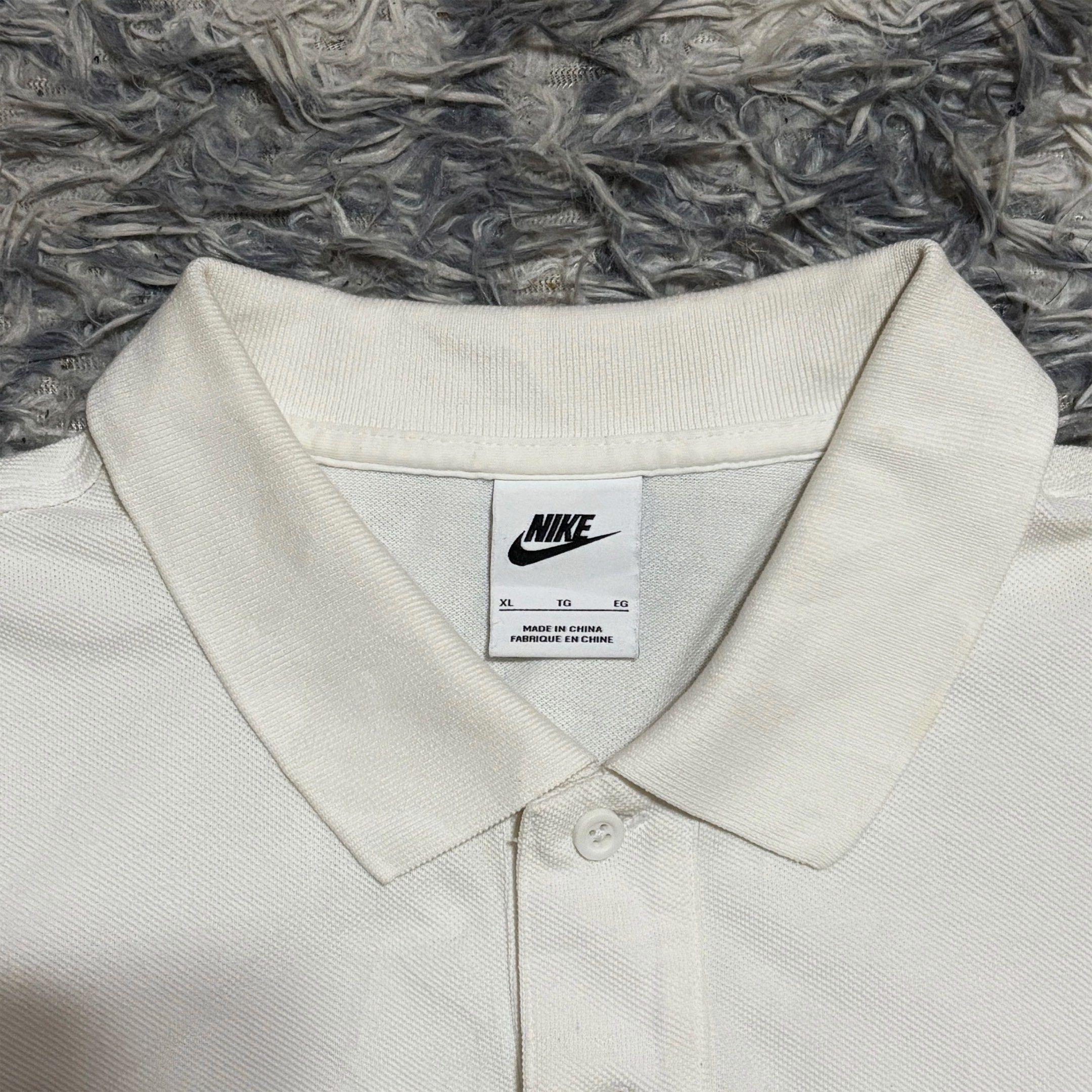 Nike White Polo Shirt (Category: Tshirts & Polo Shirts ) located in Caloocan City. Submitted by savage_not21 (Listing ID 1438016338, Image 2). Description: CONDITION: 9.5/10 COLOR RATE: 9.5/10 SIZE ON TAG: XL DIMENSIONS: Width - 22 Length - 28 Sleeves Length - 9 ISSUE: Need Wash 📍LOCATION: Bankers Village 2, Caloocan City 📩 MORE DETAILS AND QUESTIONS: DM/PM.