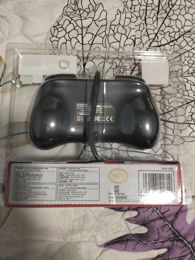 Nintendo switch wired controller (Category: Controllers) located in Singapore. Submitted by youngcatz (Listing ID 1438077796, Image 2). Description: - Brand new Nintendo Switch wired controller - Hori brand - Eye-catching blue design - Still in original packaging - unopened and self collect at postal code 200637.