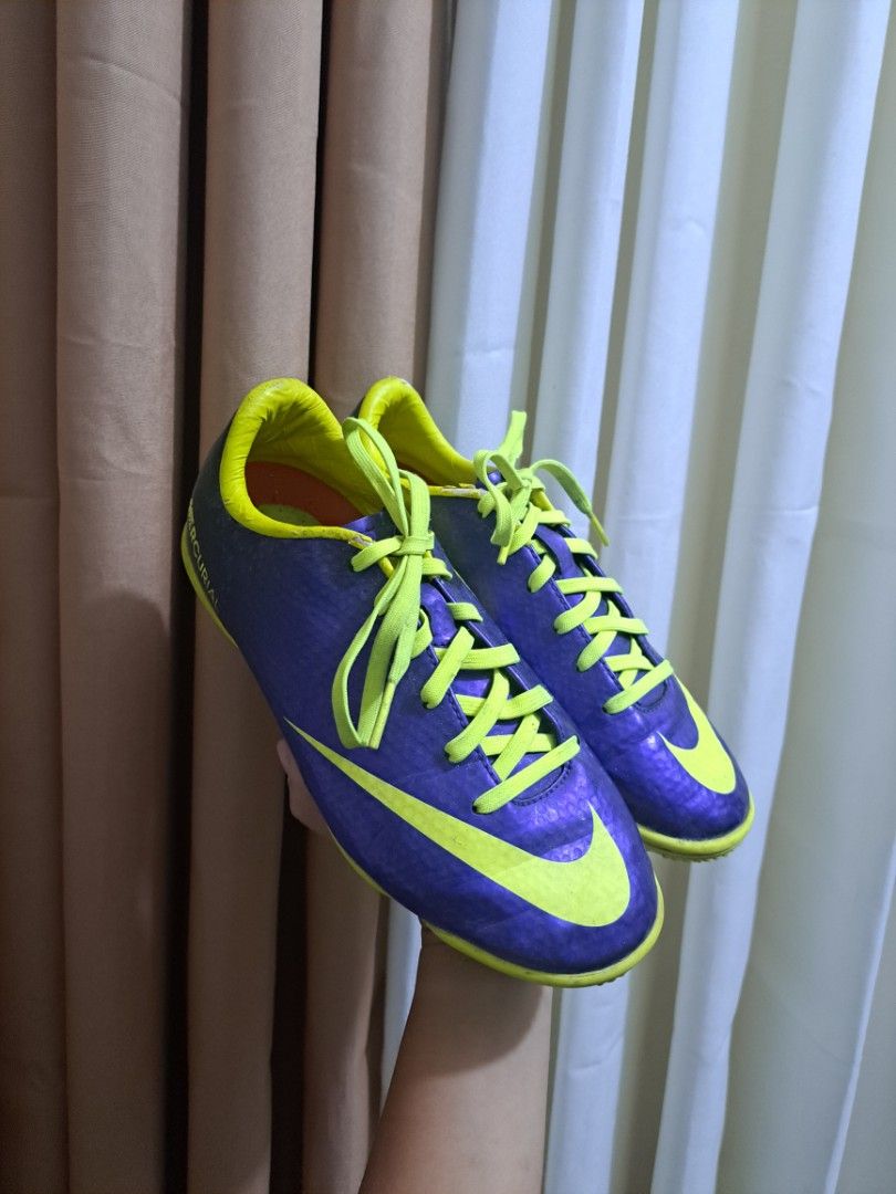 Original football nike (Category: Babies & Kids Fashion) located in Quezon City. Submitted by kimlynandaya (Listing ID 1437962089, Image 2). Description: size: Us 2.5y Uk 2 eur 34 21.5 cm.