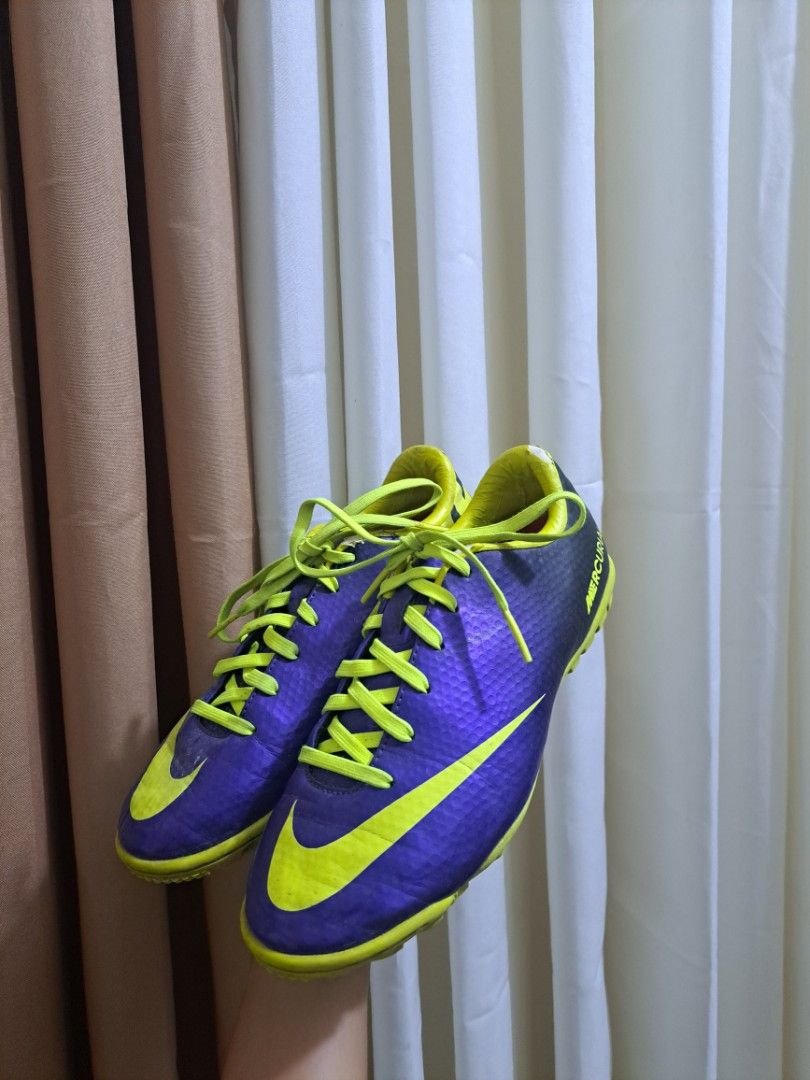 Original football nike (Category: Babies & Kids Fashion) located in Quezon City. Submitted by kimlynandaya (Listing ID 1437962089, Image 3). Description: size: Us 2.5y Uk 2 eur 34 21.5 cm.
