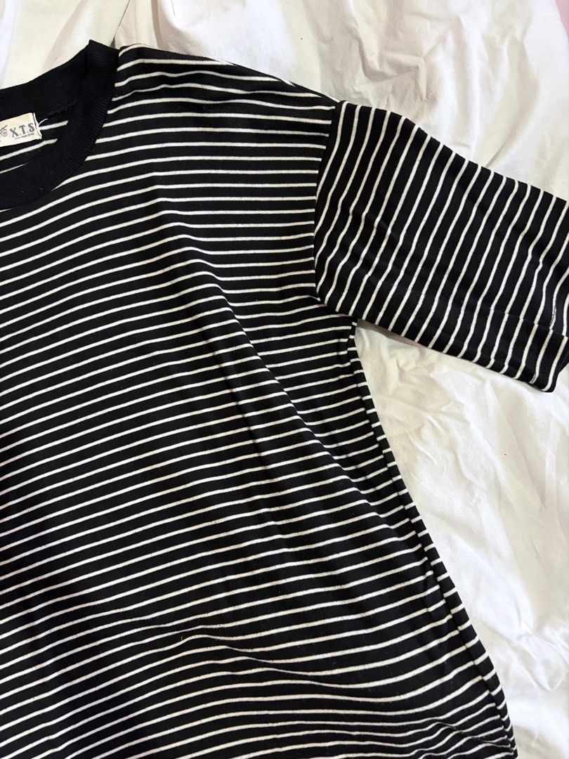 Oversized Striped T-shirt (Category: Shirts) located in Manila. Submitted by andreacap (Listing ID 1437967869, Image 3). Description: - XTS black and white striped t-shirt - Features a round neck - Long sleeves - Relaxed fit 🎀 currently decluttering/selling pre-loved clothes, check my page for more details! 🎀 please manage expectations, you may send me a dm for more photos 🎀 my tops and bottoms fits xs-m 🎀 height: 5'1 ft & weight: 50kgs .