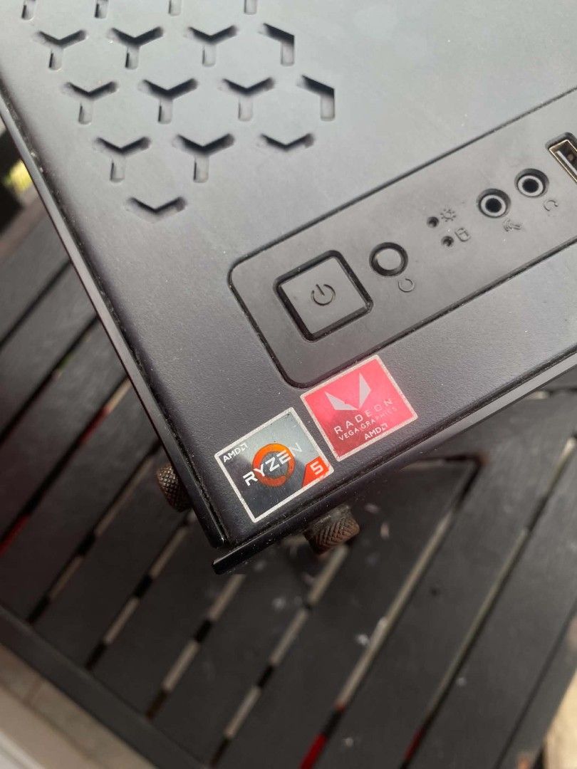PC FOR SALE RUSH NEGOTIABLE (Category: Desktops) located in Macabebe. Submitted by hansmalaca26675 (Listing ID 1438008970, Image 2). Description: ryzen 5 3400GE.
