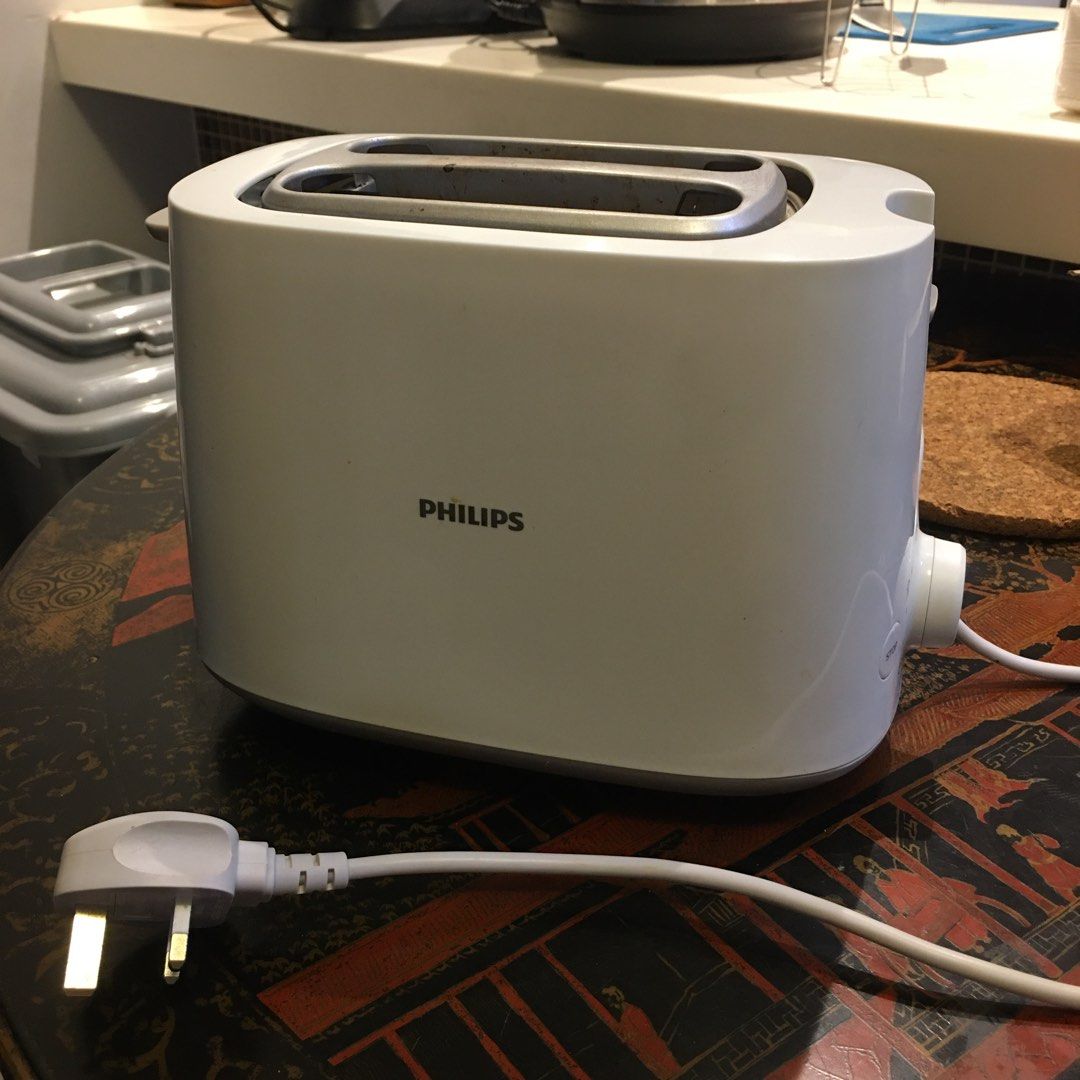 Philips Toaster (Category: Ovens & Toasters) located in Makati City. Submitted by closetgirlph (Listing ID 1438024096, Image 1). Description: •Philips 2-slot toaster •Removable crumb tray for easy cleaning • MOP: GCash/Maya • Loc: Las Piñas • Shipping via Lalamove or J&T.