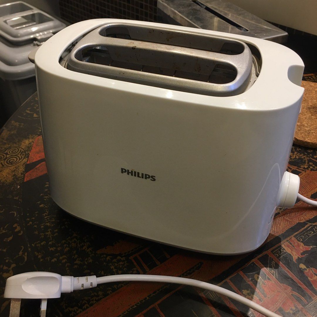 Philips Toaster (Category: Ovens & Toasters) located in Makati City. Submitted by closetgirlph (Listing ID 1438024096, Image 2). Description: •Philips 2-slot toaster •Removable crumb tray for easy cleaning • MOP: GCash/Maya • Loc: Las Piñas • Shipping via Lalamove or J&T.