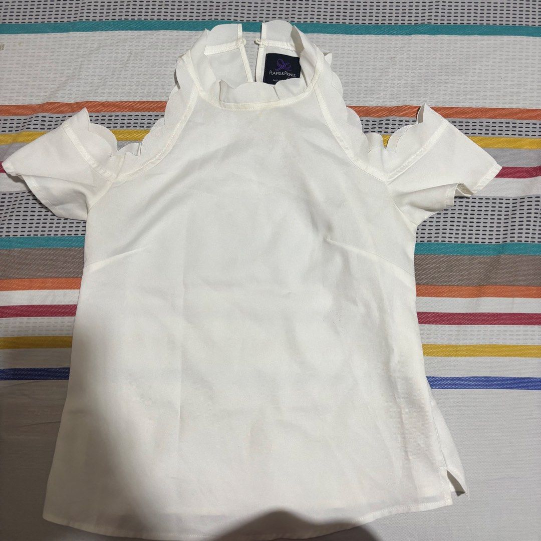 Plains & Prints White Cold Off Shoulder Ruffle Top (Category: Blouses) located in Davao. Submitted by _manuella (Listing ID 1438009422, Image 3). Description: - Plains & Prints cold shoulder top - Size 4 - High neckline with scalloped edge - Short sleeves - Keyhole back closure - Lightweight fabric - Ideal for warm weather - Suitable for casual and semi-formal occasions.