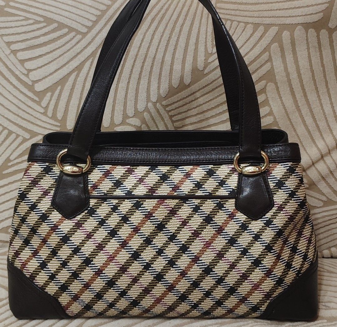 Pre loved Daks London Og hand bag (Category: Tote Bags) located in Davao. Submitted by zinbad (Listing ID 1438069745, Image 2). Description: Mode of payment:Gcash or BDO banks Shipping fee c/o buyer Kindly message us for any inquiries Please expect signs of use as this is a preloved bag.with signs of use hardware. Disclaimer:We are not associated or affiliated with any brand posted. All trademarks and copyrights reserved to the original brand hol