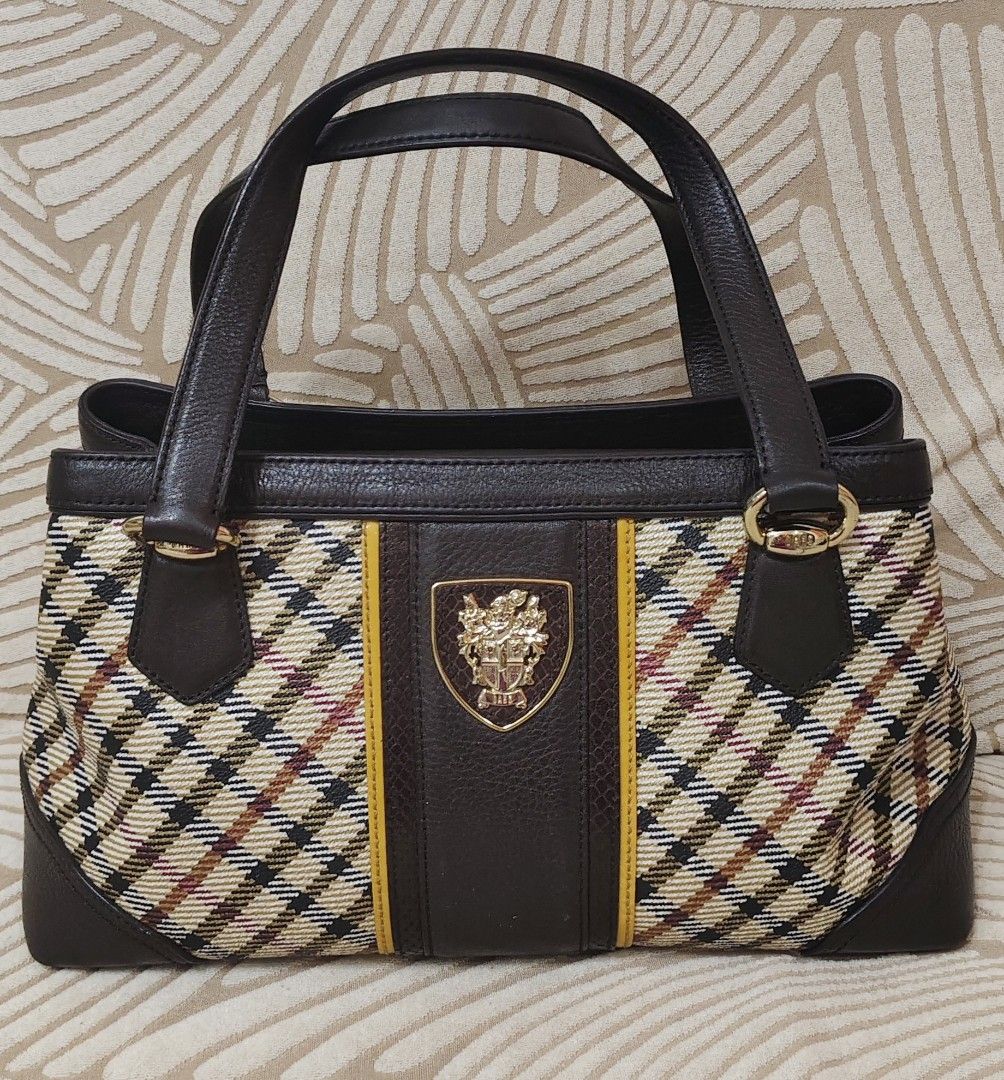 Pre loved Daks London Og hand bag (Category: Tote Bags) located in Davao. Submitted by zinbad (Listing ID 1438069745, Image 1). Description: Mode of payment:Gcash or BDO banks Shipping fee c/o buyer Kindly message us for any inquiries Please expect signs of use as this is a preloved bag.with signs of use hardware. Disclaimer:We are not associated or affiliated with any brand posted. All trademarks and copyrights reserved to the original brand hol
