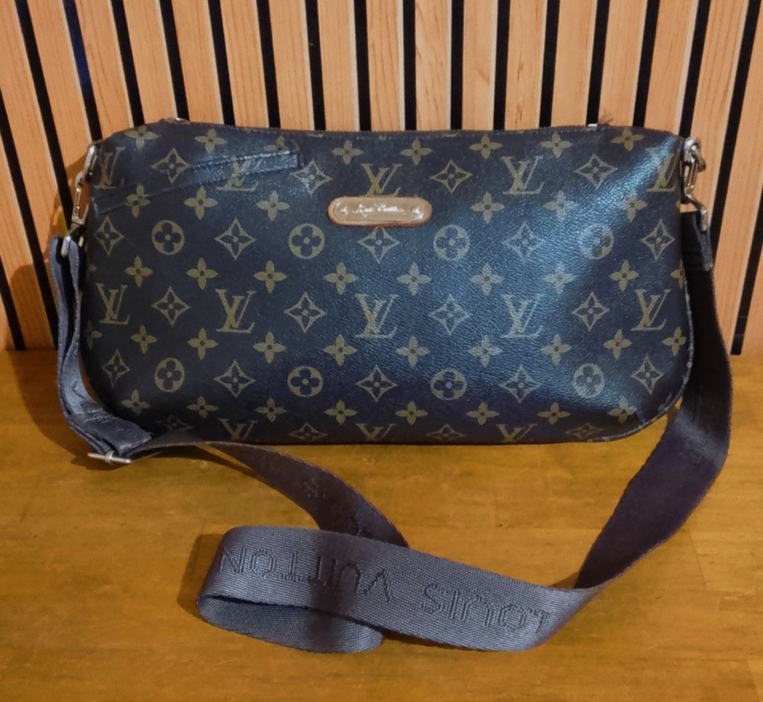 Preloved LOUIS VUITTON CROSSBODY BAG (Category: Luxury Bags & Wallets) located in Alicia. Submitted by celynahambotruecelyna39 (Listing ID 1438062872, Image 1). Description: .