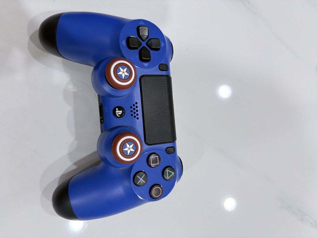 PS4 Controller (Category: Controllers) located in Singapore. Submitted by melvzing (Listing ID 1438081965, Image 2). Description: I have 6 PS4 controllers for sale, please view all the image for the colours/design..
