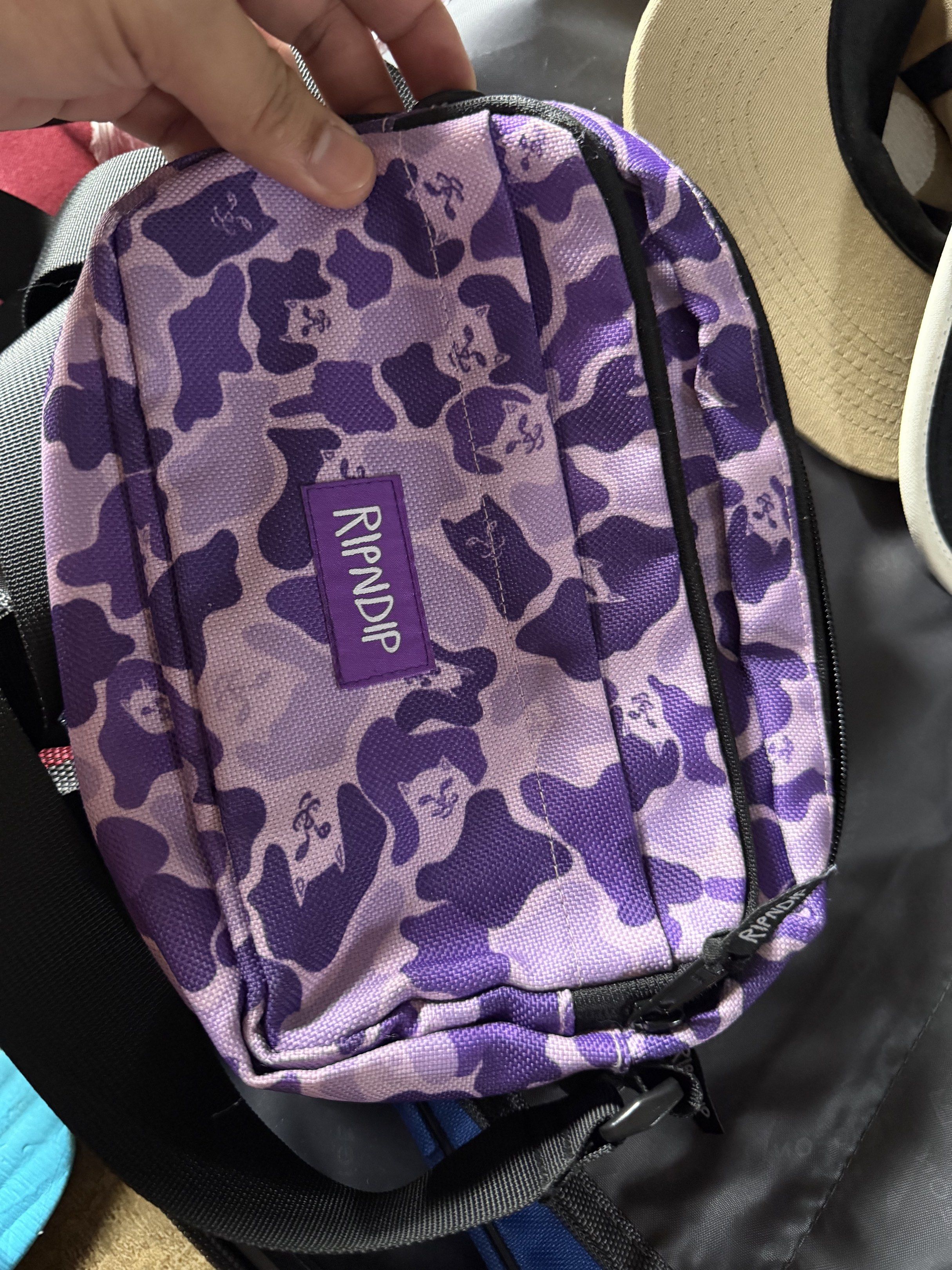 Ripndip slingbag (Category: Sling Bags) located in Andop. Submitted by kieljah (Listing ID 1437940838, Image 1). Description: In very good condi.