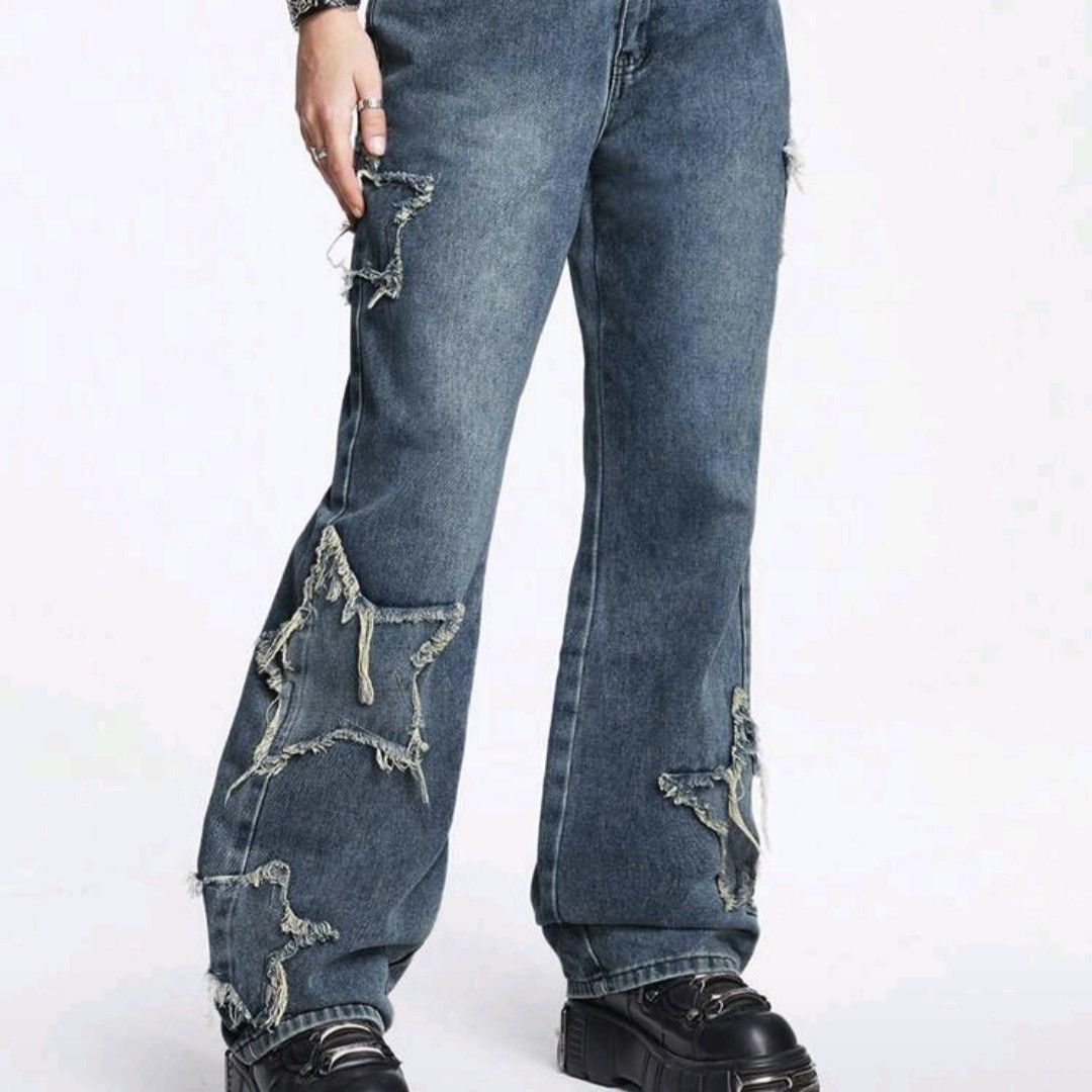 ROMWE star straight leg jeans | y2k basic casual grunge (Category: Jeans) located in Valenzuela. Submitted by kyuuded (Listing ID 1438066159, Image 2). Description: size: m flaws: none rfs: not my style na. plus sobrang haba niya lmao!! for reference im like 5'3 original price: 895 :3 MOP: GCash | Courier: J&T note: weekends pick-up only..