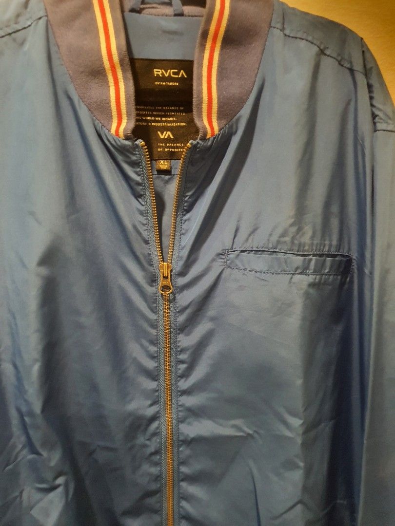 RVCA jacket XL (Category: Coats, Jackets and Outerwear) located in Taguig. Submitted by supernova888 (Listing ID 1438108034, Image 2). Description: neg.