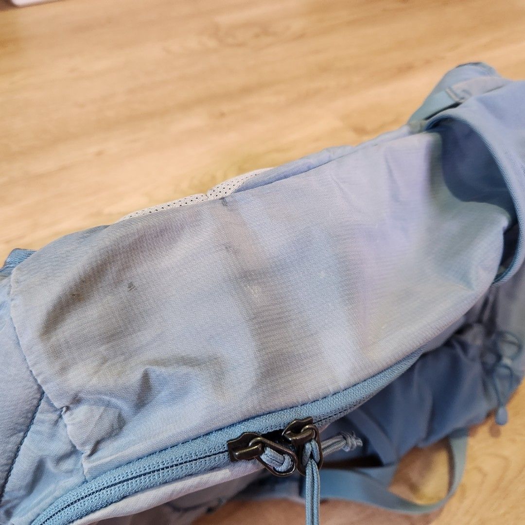 Salomon Trailblazer 20 bag (Category: Backpacks) located in San Pedro. Submitted by sonderfinds.ph (Listing ID 1437992508, Image 3). Description: The Salomon Trailblazer 20 is a sleek and comfortable daypack with a minimalist design and lightweight build. Issues: sunfades, scuffs Needs wash!.