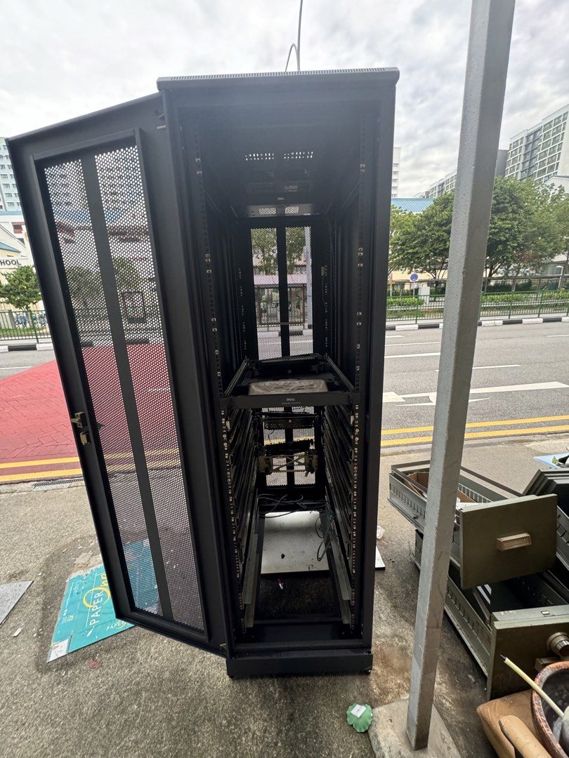 Server Rack (Category: Other Accessories) located in Singapore. Submitted by james.cheng.94695 (Listing ID 1438037432, Image 3). Description: Server rack with power sockets .