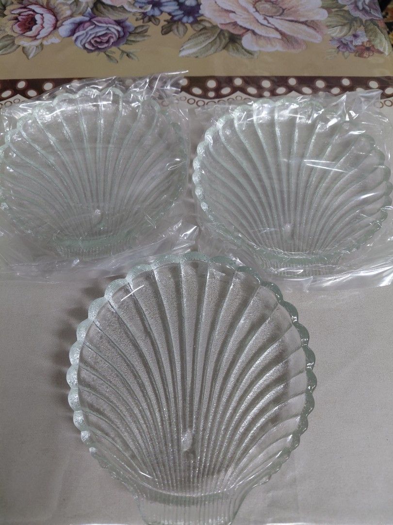 Set of 3 Glass Shell-Shaped Plates